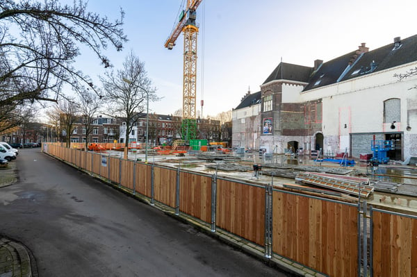 City-Wood werfhekken voor binnenstedelijke bouwwerf in Maastricht
